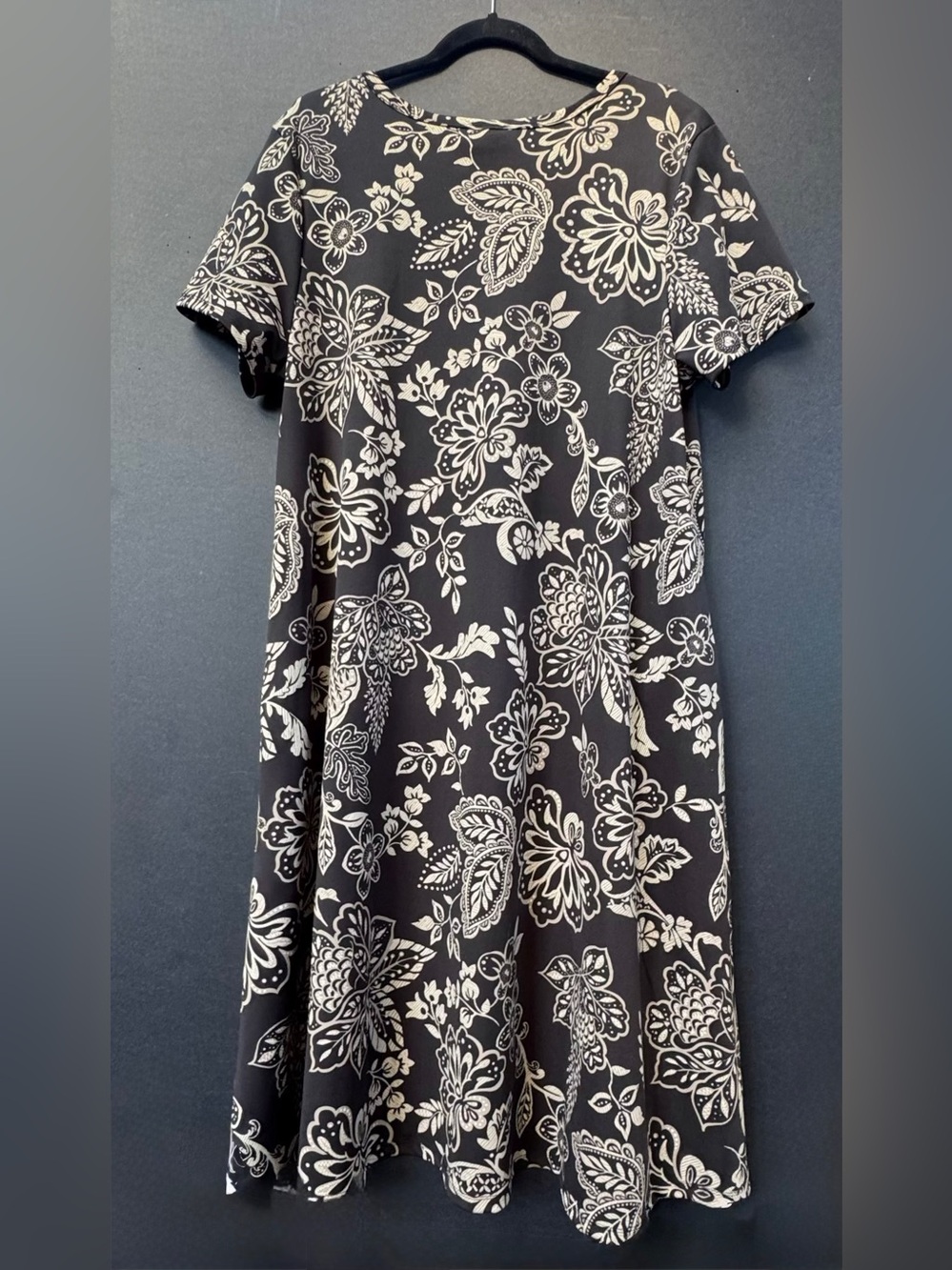 Lularoe Black and Cream Floral Dress 2XL - Picture 2 of 9